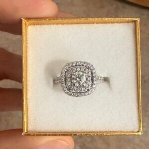 Elegant white gold engagement Diamond Ring